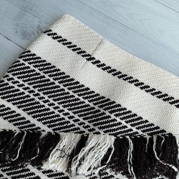W by Worth Striped Woven Black and White Fringe Skirt X0 - Picture 4 of 7